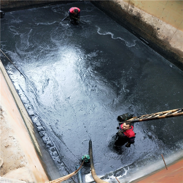 永安坝街道废水池清理