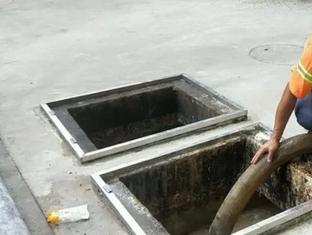 永安坝街道化粪池清理